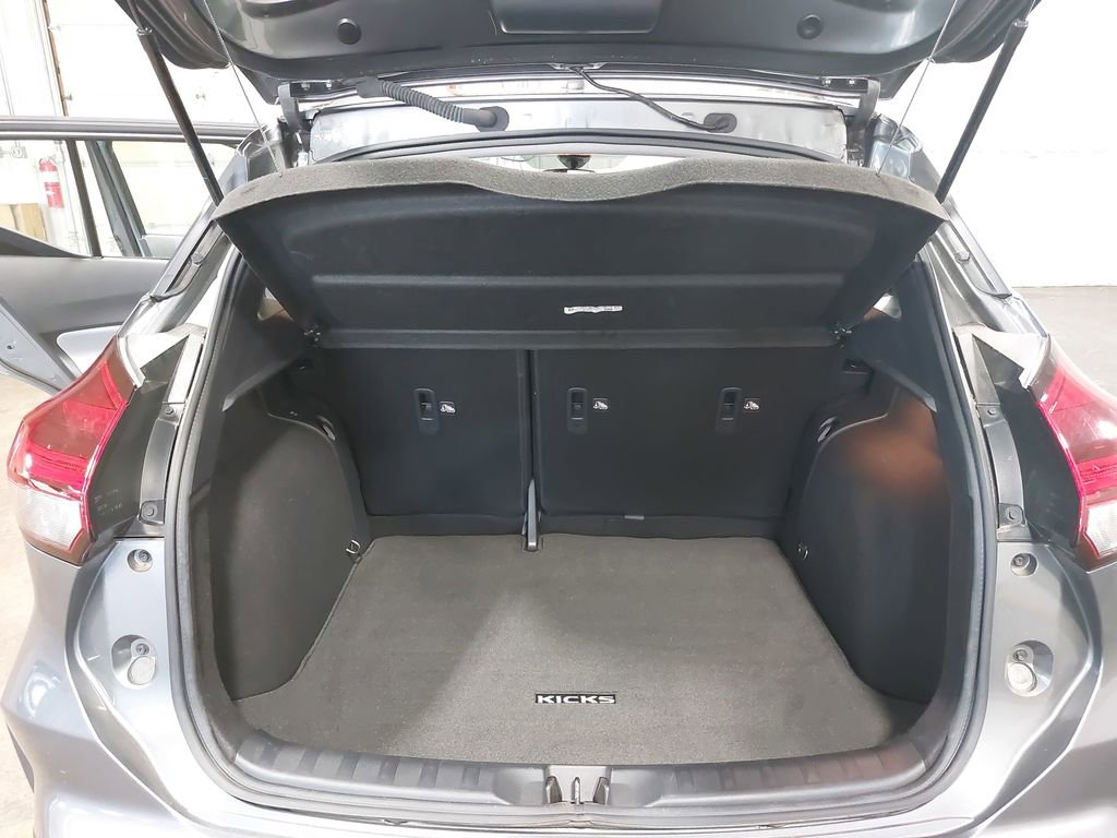 Used 2023 Nissan Kicks SR w/ SR Premium Package FWD image 12