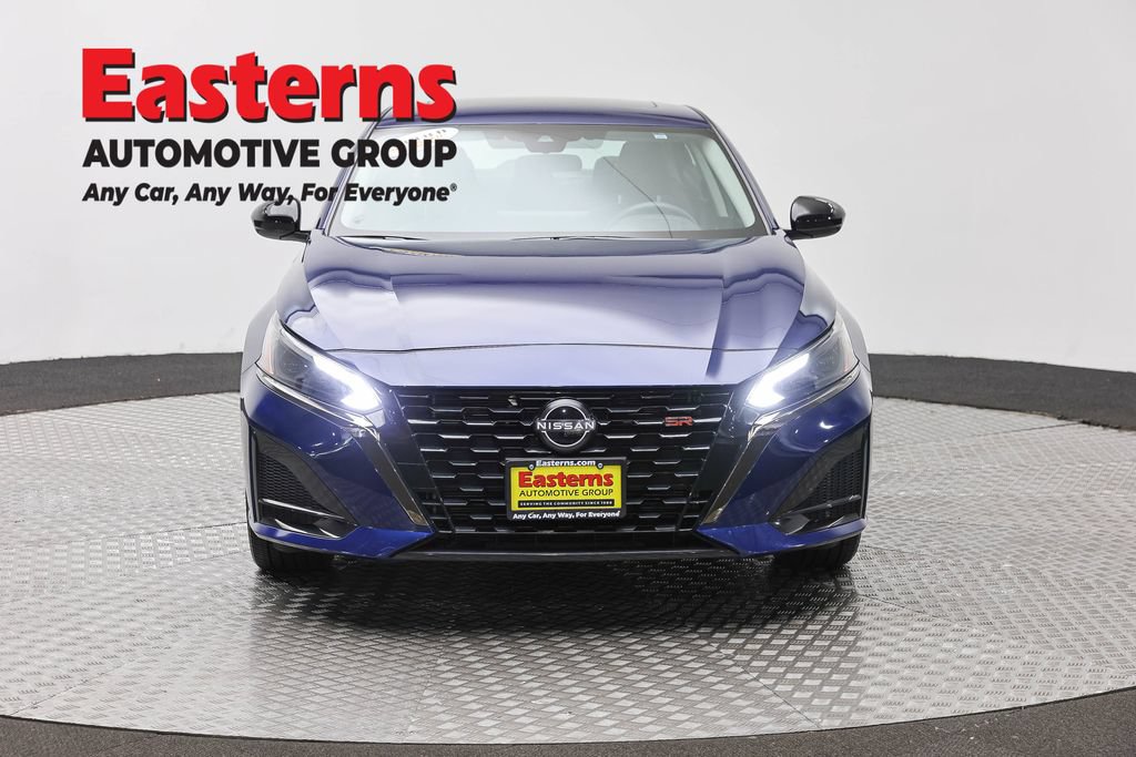 Used 2024 Nissan Altima 2.5 SR w/ SR Premium Package FWD image 2