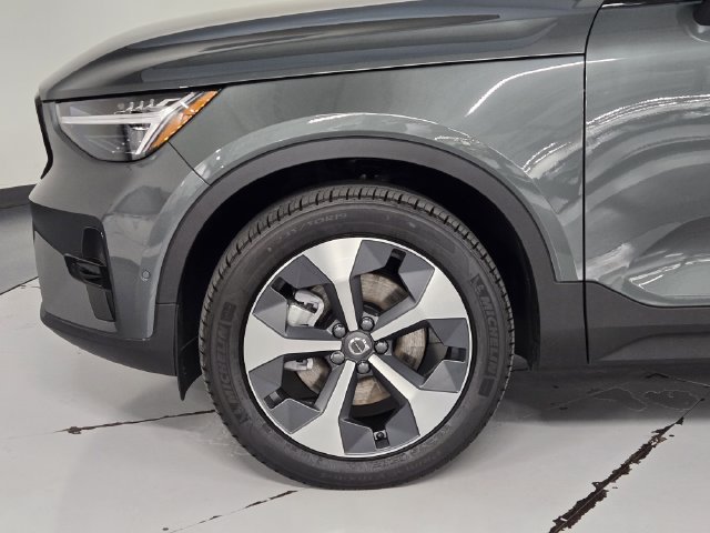 New 2026 Volvo XC40 B5 Plus w/ Protection Package Premier AWD/4WD image 11