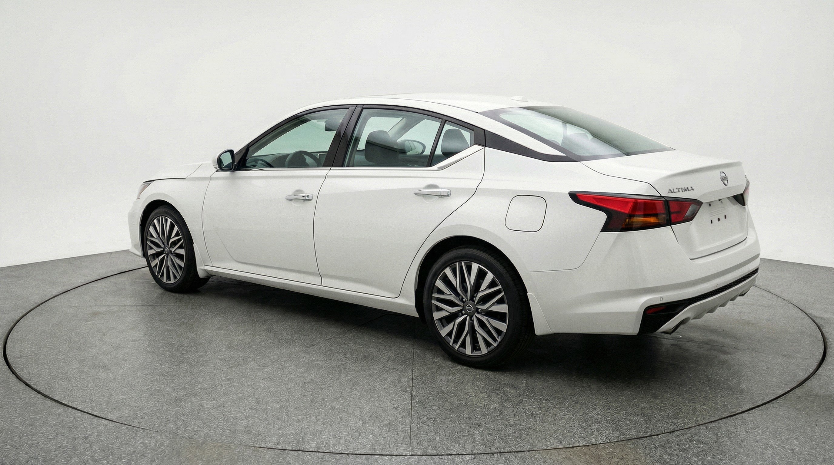 Used 2025 Nissan Altima 2.5 SV image 6