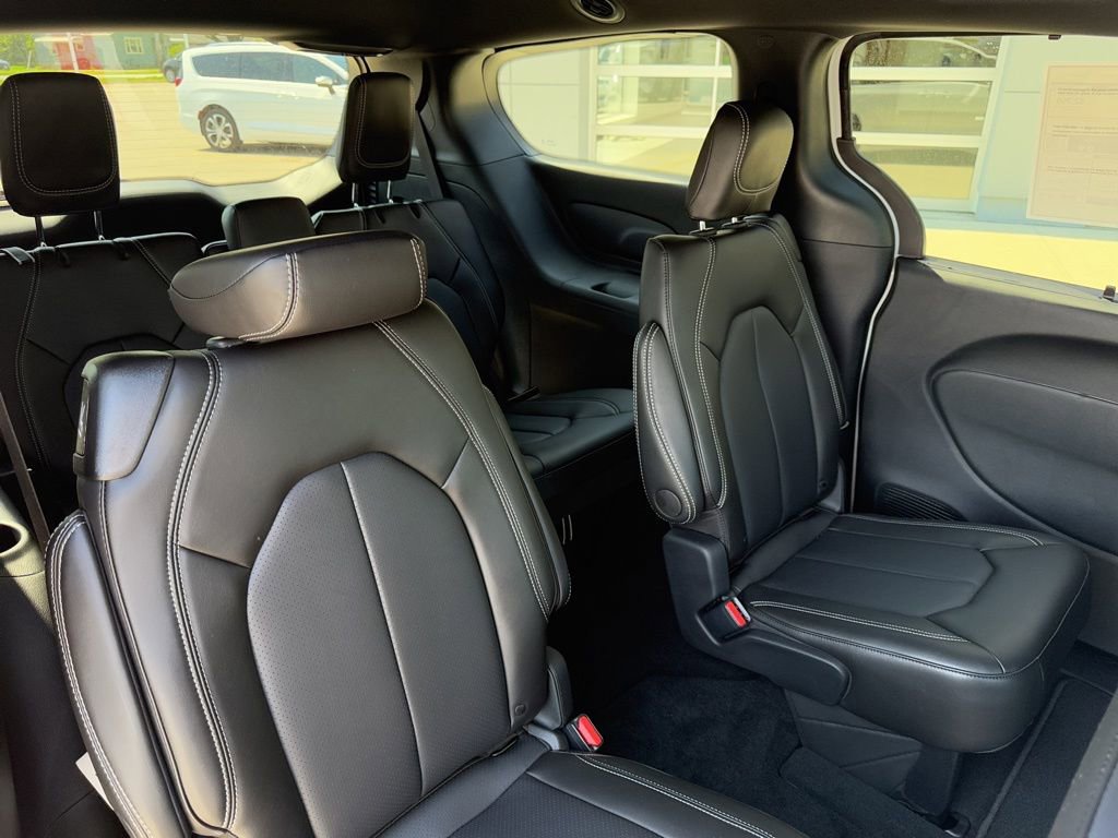 New 2026 Chrysler Pacifica Select FWD image 38