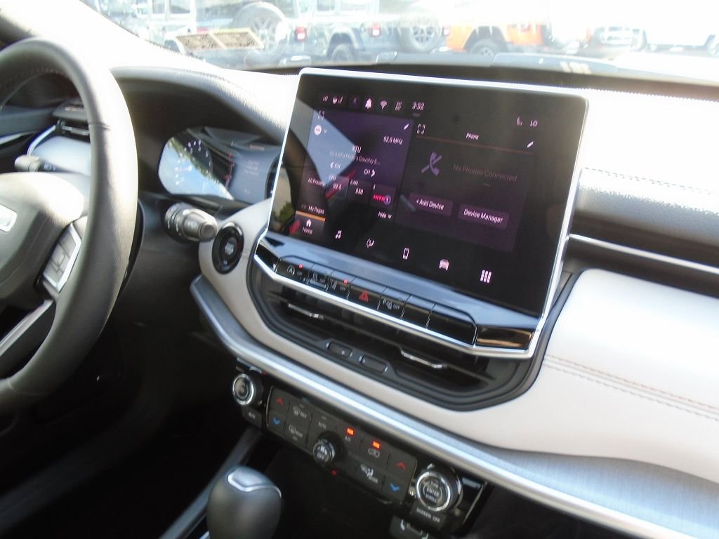 New 2025 Jeep Compass Limited w/ Sun & Sound Group image 12