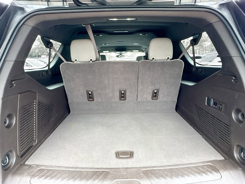 Used 2022 Chevrolet Suburban LT w/ Luxury Package image 27