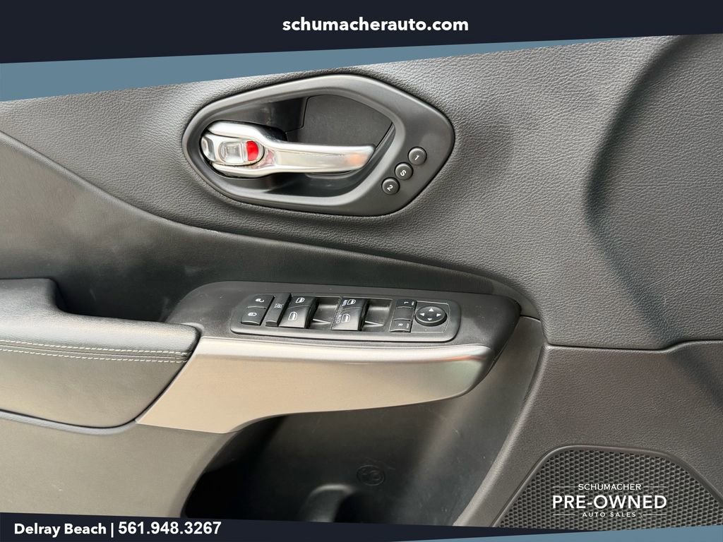 Used 2019 Jeep Cherokee Limited FWD image 28