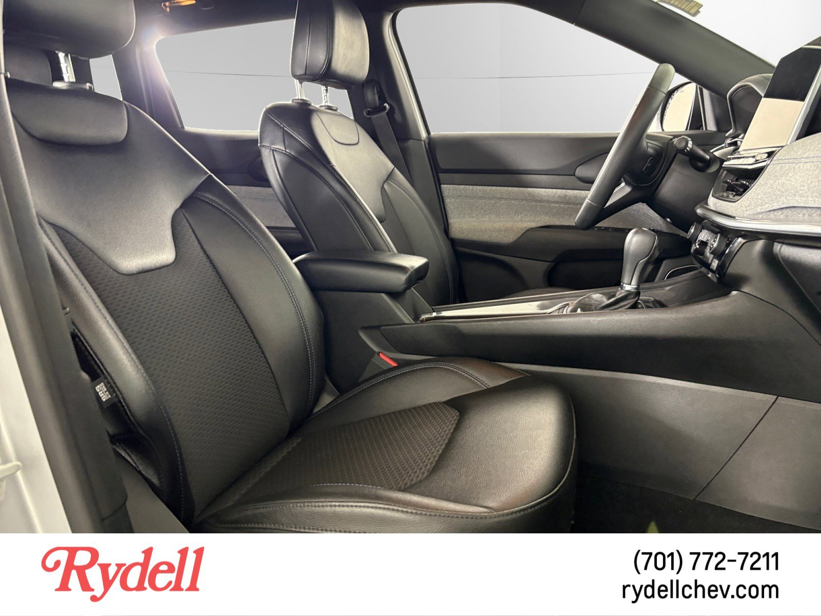 Used 2024 Jeep Compass Latitude image 16