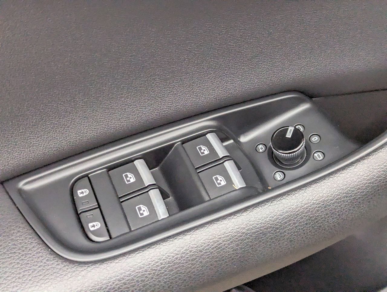Used 2019 Audi Q8 Premium Plus AWD/4WD image 31