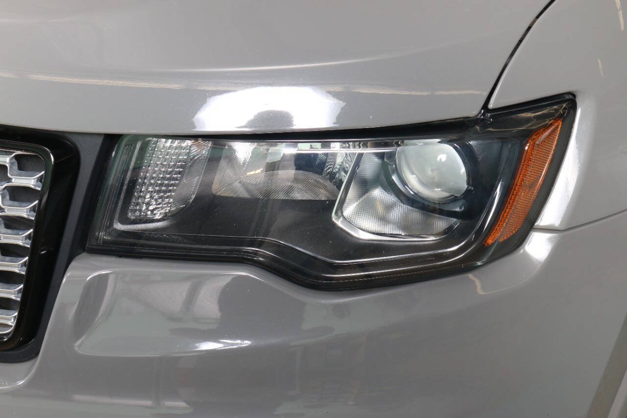 Used 2020 Jeep Grand Cherokee Altitude RWD image 12