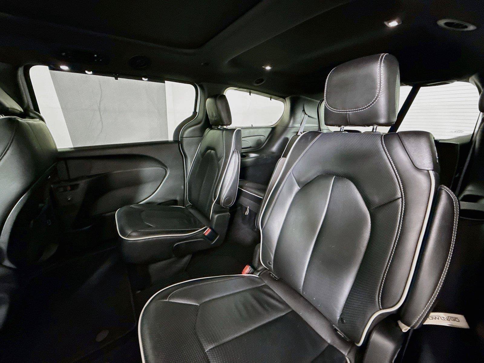 Used 2025 Chrysler Pacifica Limited FWD image 29