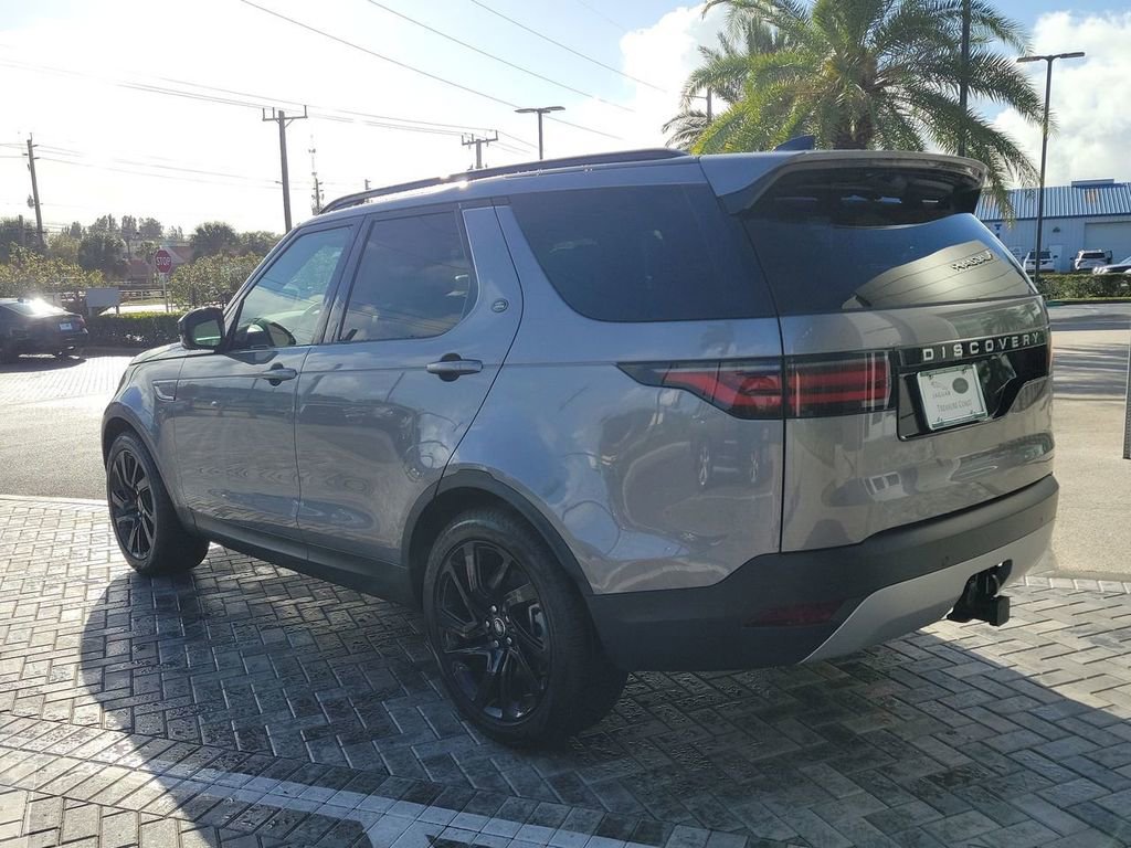 New 2025 Land Rover Discovery S image 3