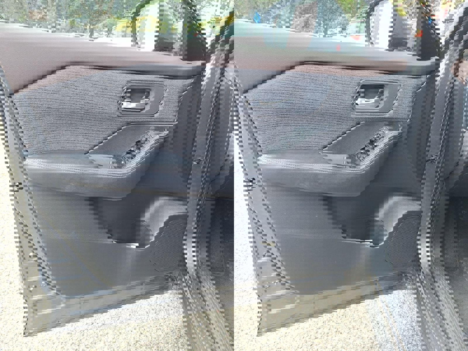 Used 2023 Nissan Rogue SV image 11