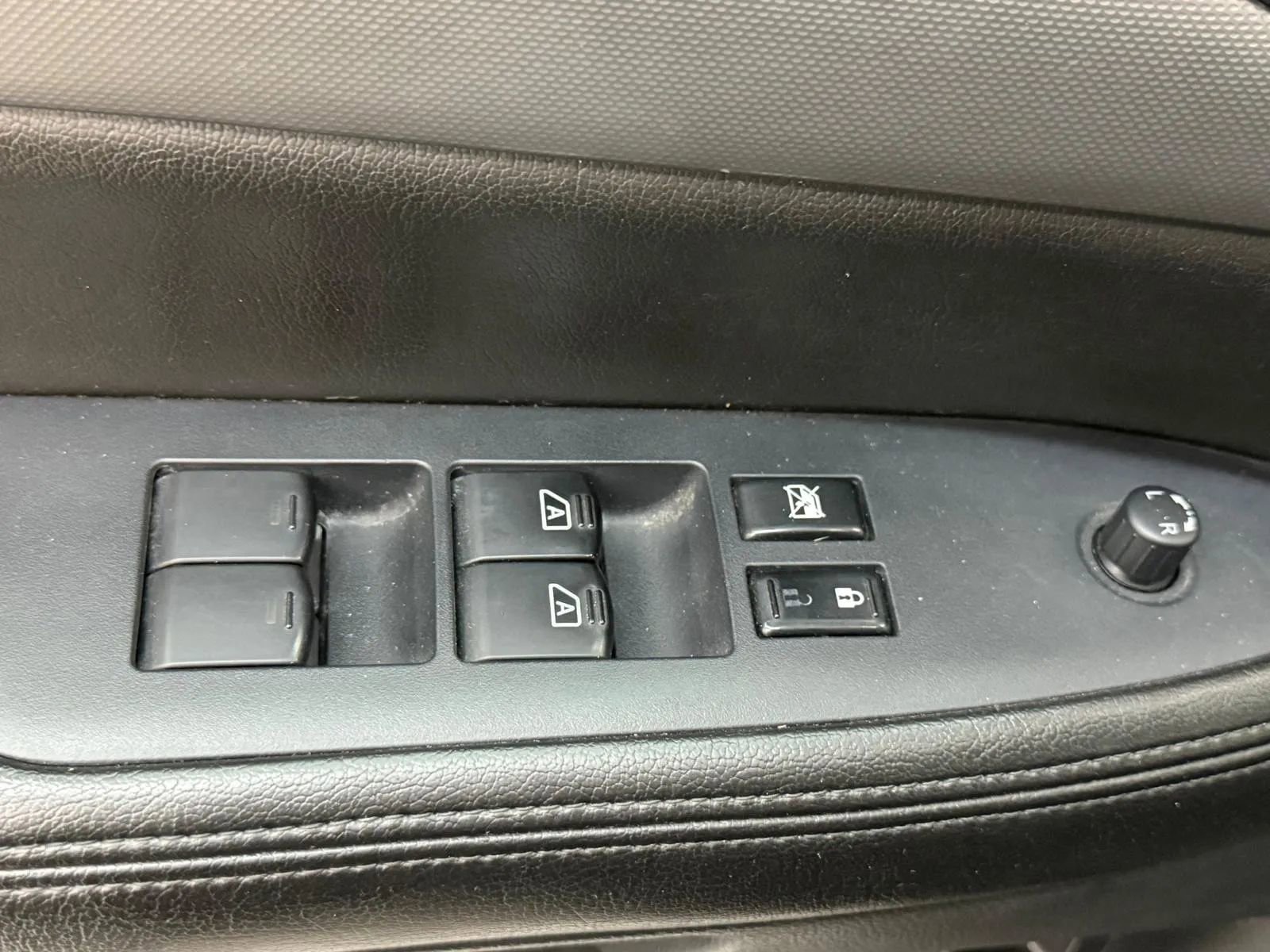 Used 2014 Nissan Armada SV AWD/4WD image 18