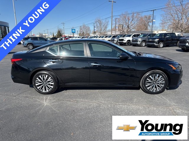 Used 2024 Nissan Altima 2.5 SV image 8