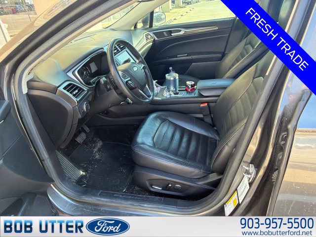 Used 2017 Ford Fusion SE w/ Fusion SE Technology Package FWD image 5