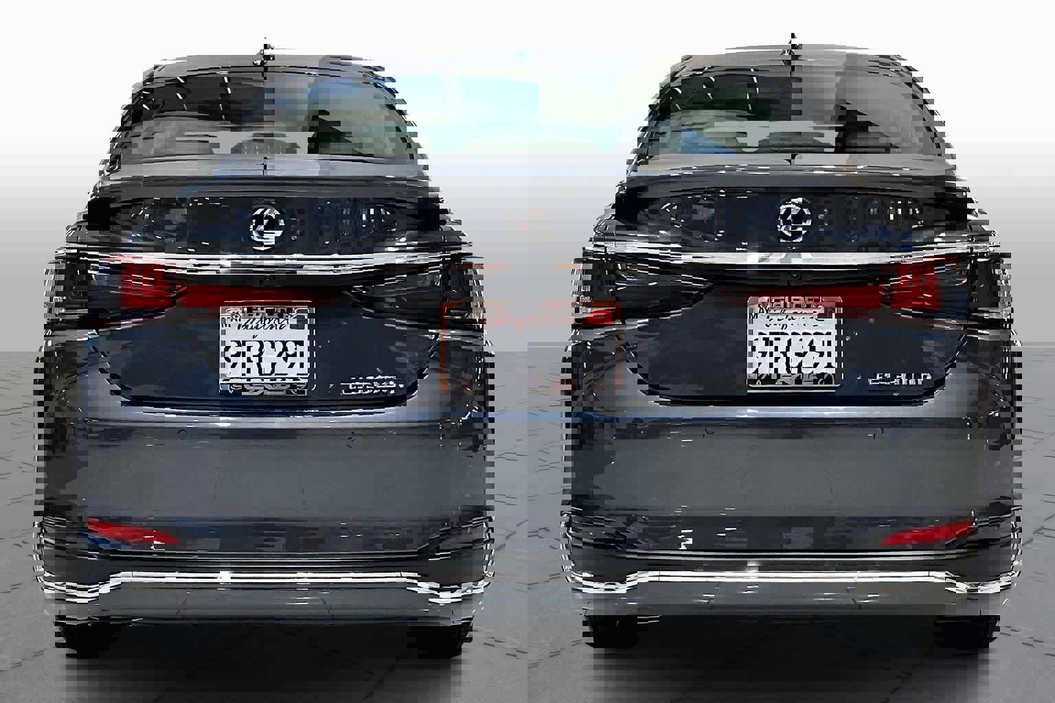 Used 2025 Lexus ES 300h w/ Premium Package image 4