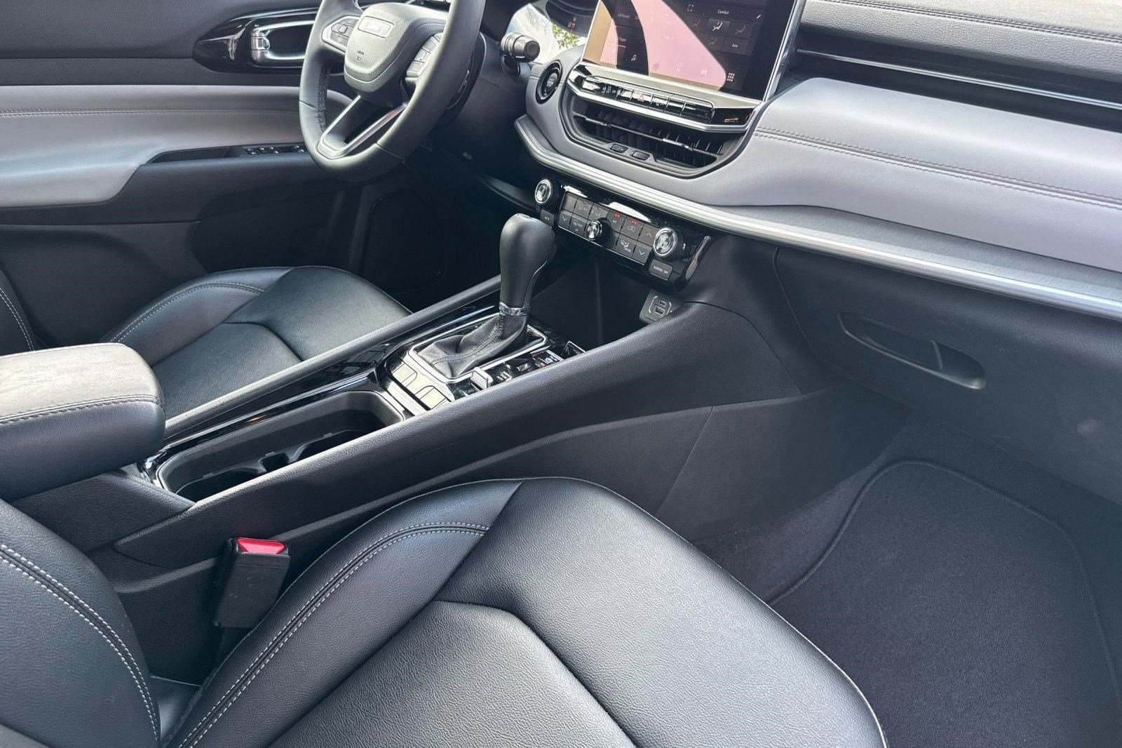 Used 2025 Jeep Compass Limited image 32