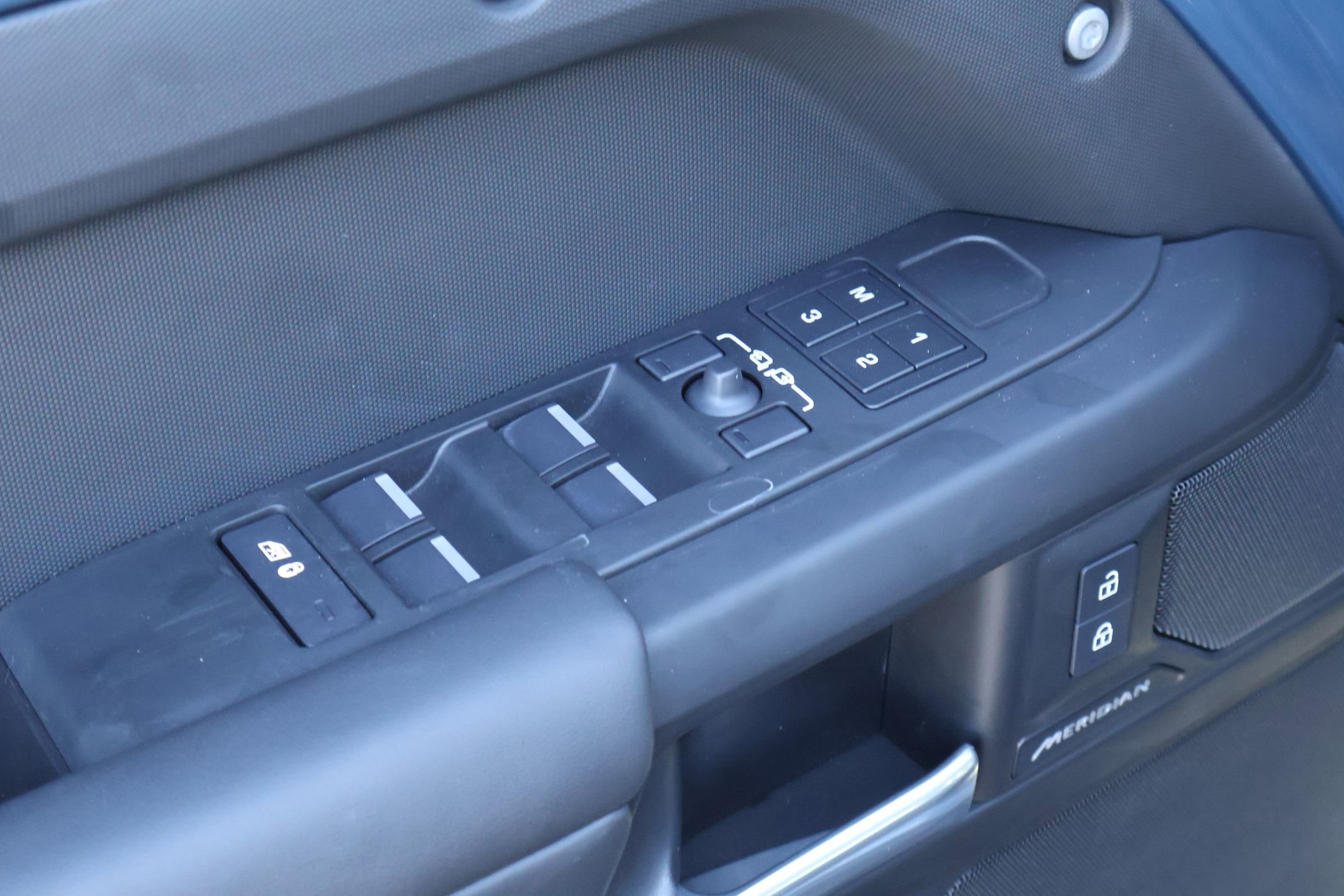 Used 2025 Land Rover Defender 110 S image 11