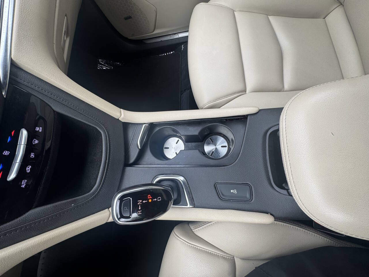 Used 2018 Cadillac XT5 FWD image 24