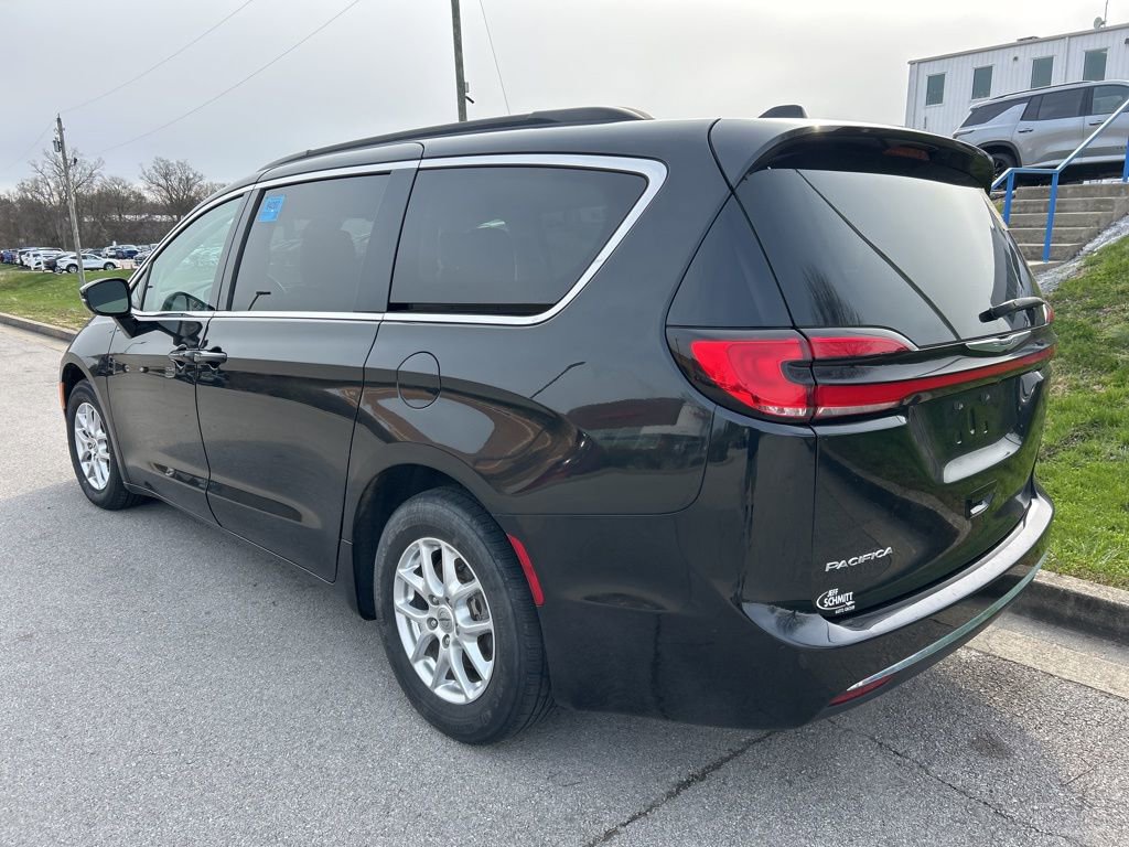 Used 2022 Chrysler Pacifica Touring-L image 4