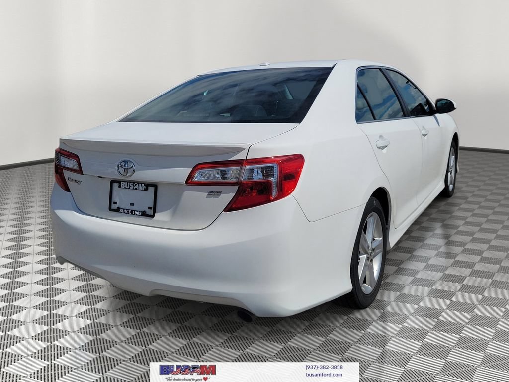 Used 2014 Toyota Camry SE w/ Leather Package FWD image 4