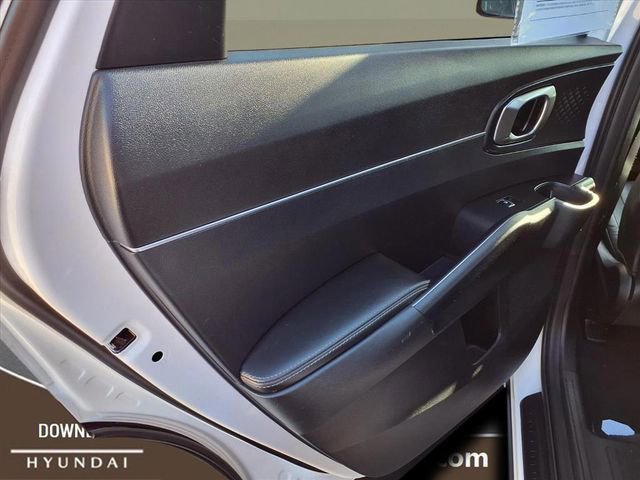 Used 2024 Kia Sorento S image 6