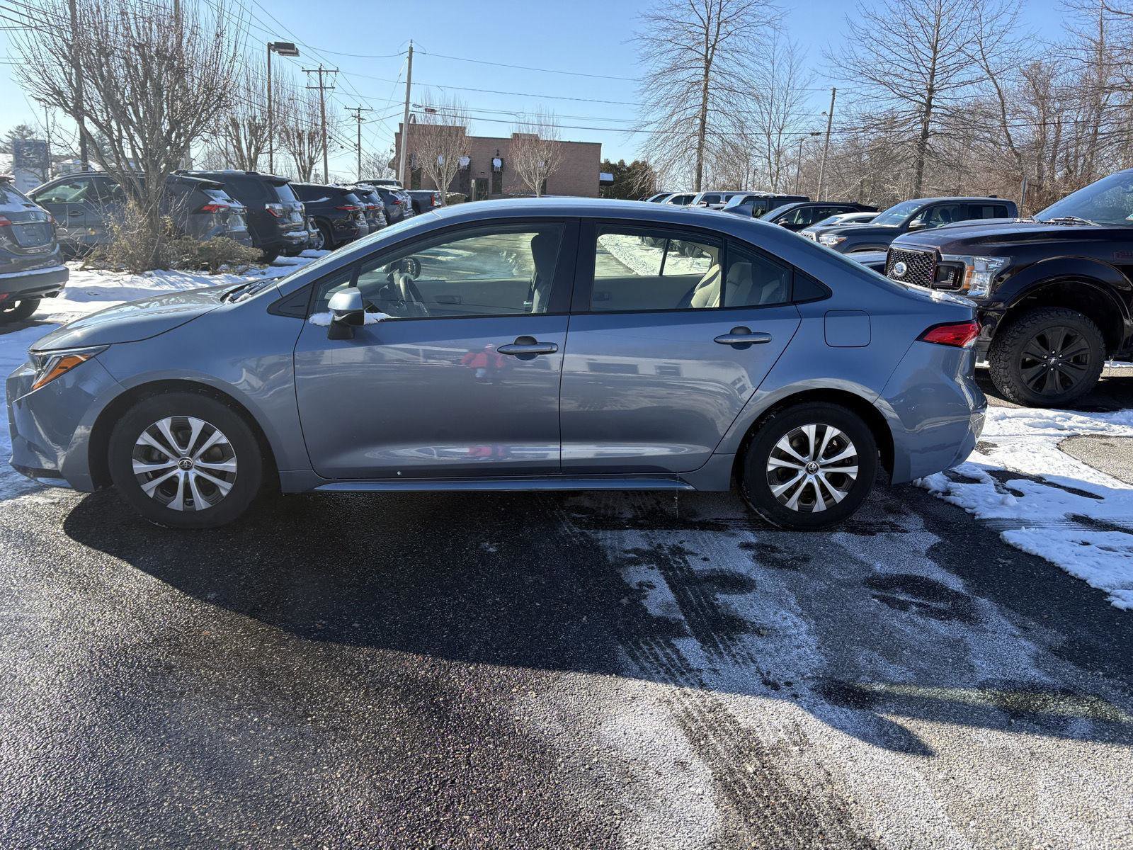 Used 2022 Toyota Corolla LE image 4