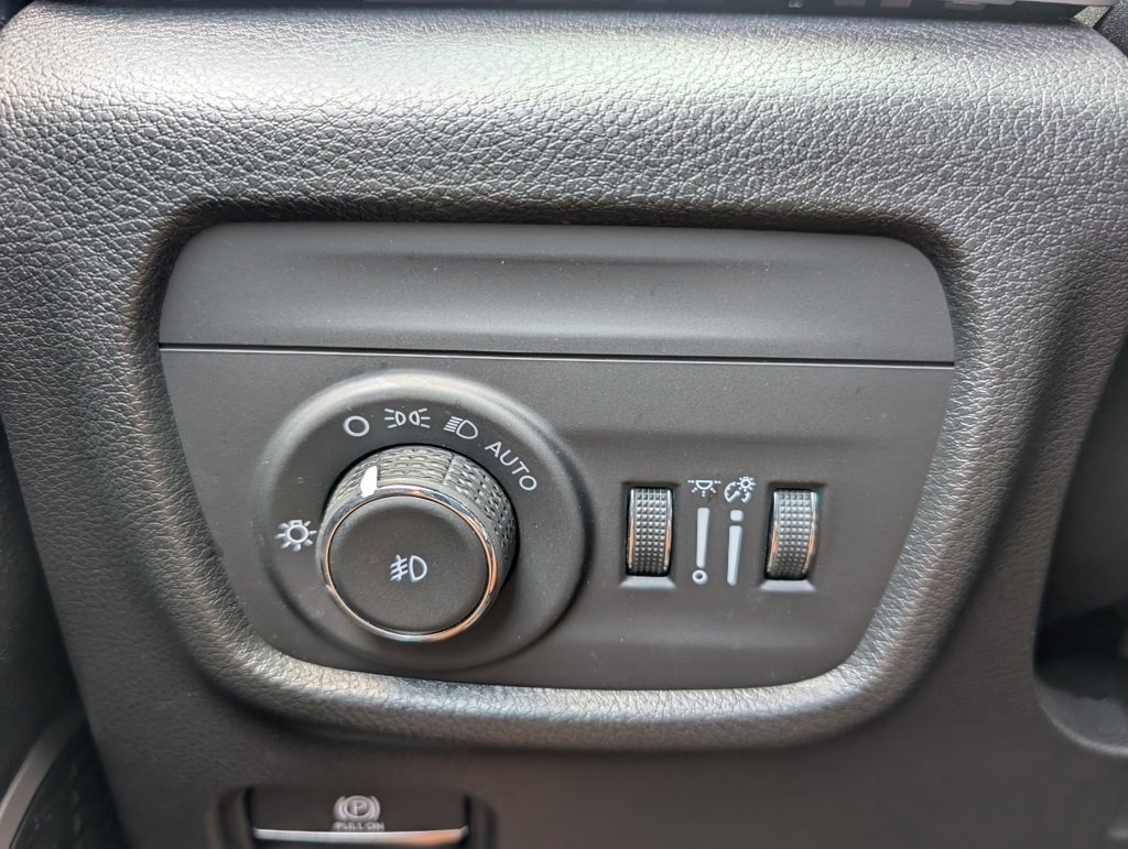 Used 2022 Jeep Grand Cherokee Limited image 33