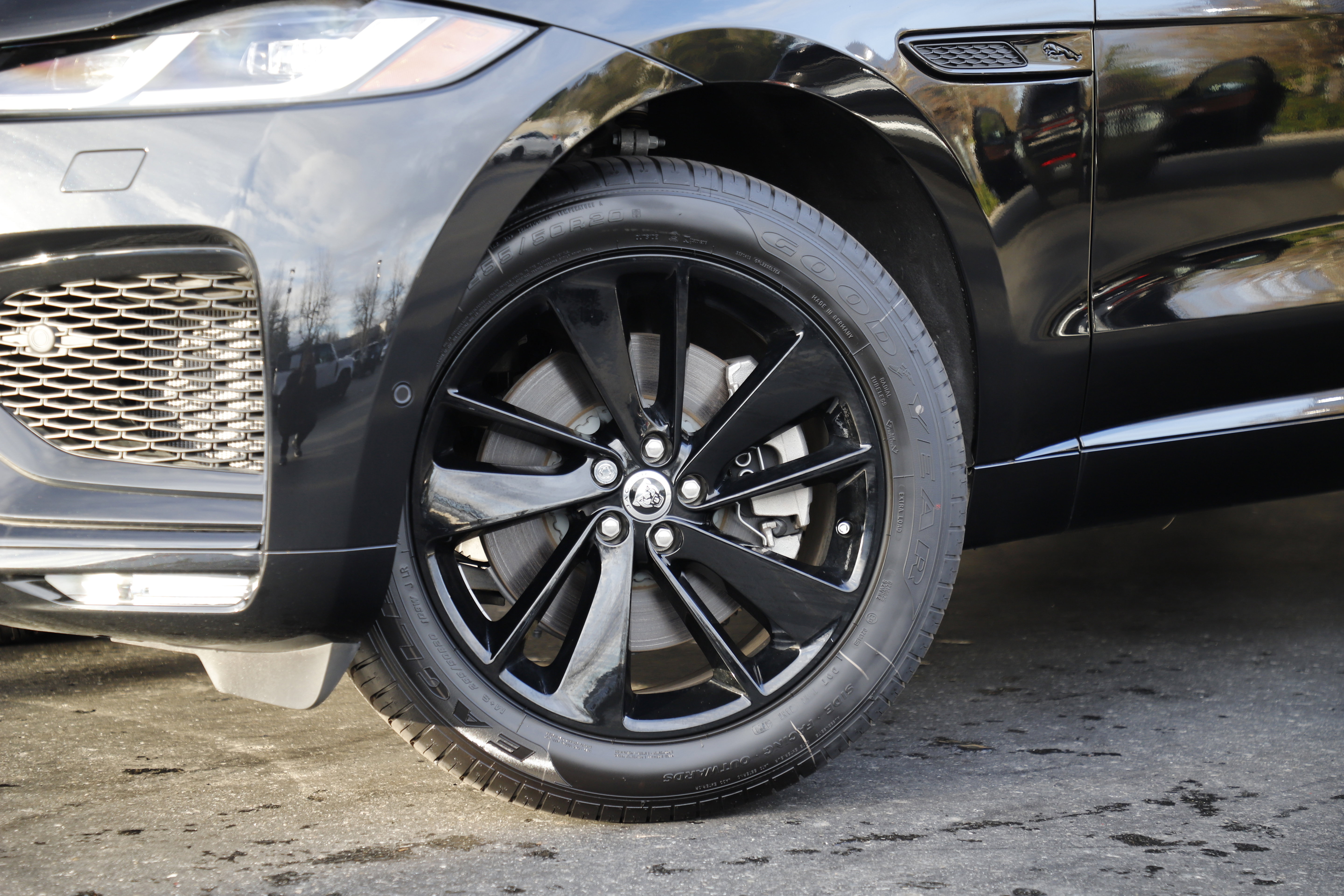 New 2026 Jaguar F-PACE R-Dynamic S AWD/4WD image 2