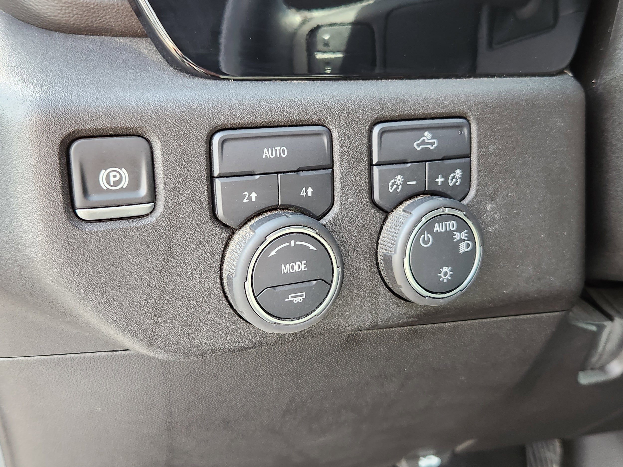 Used 2025 Chevrolet Silverado 1500 LT AWD/4WD image 35