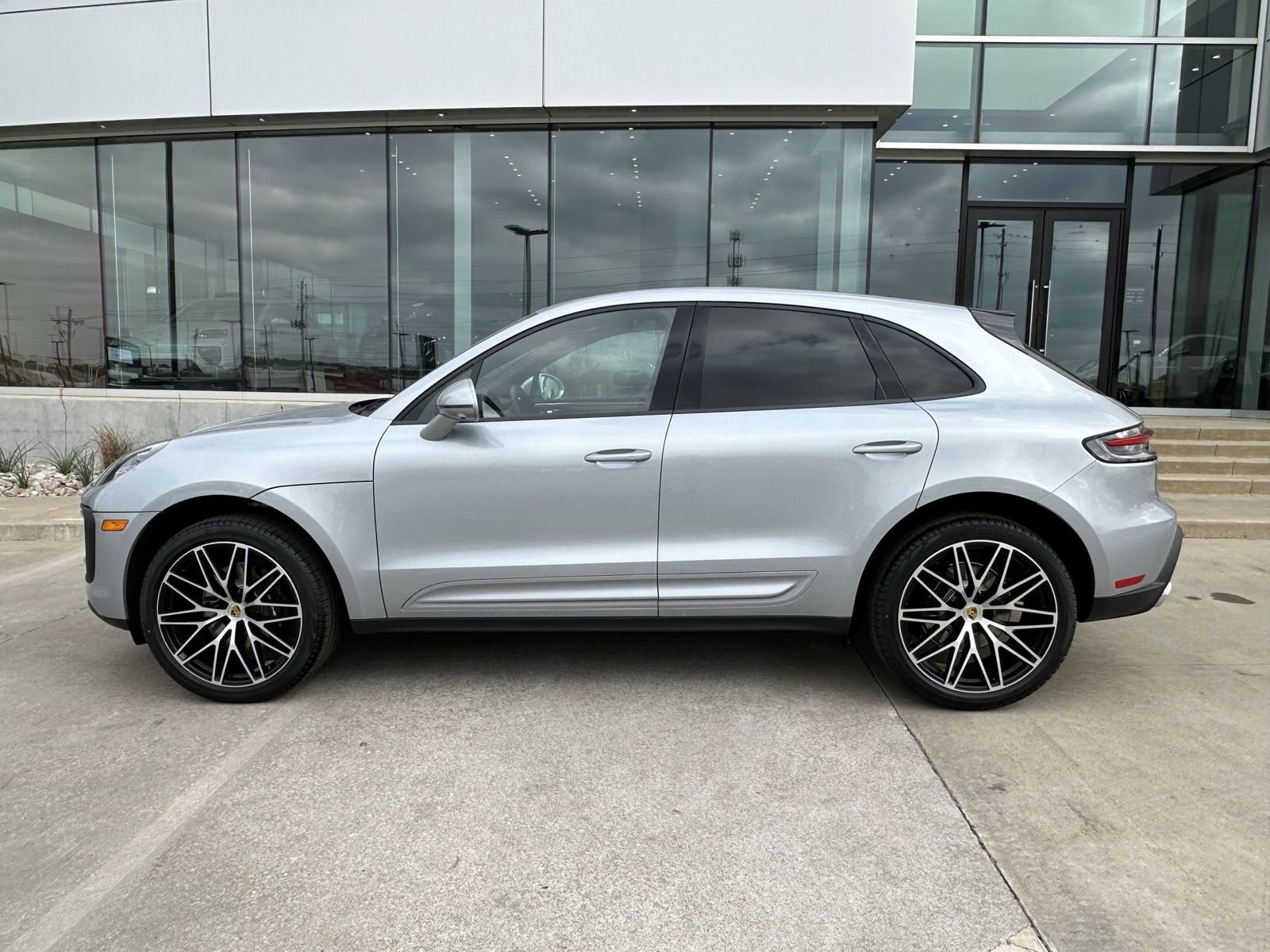 Certified 2026 Porsche Macan image 2