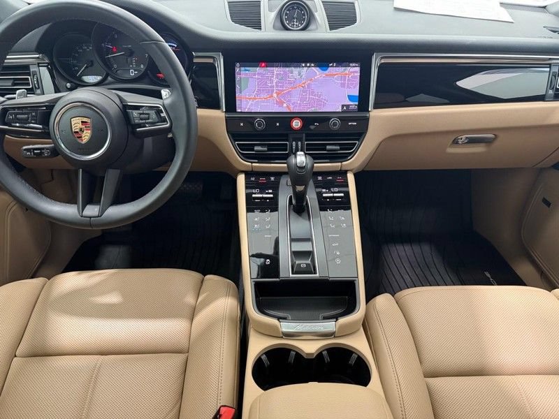 Certified 2025 Porsche Macan AWD/4WD image 14