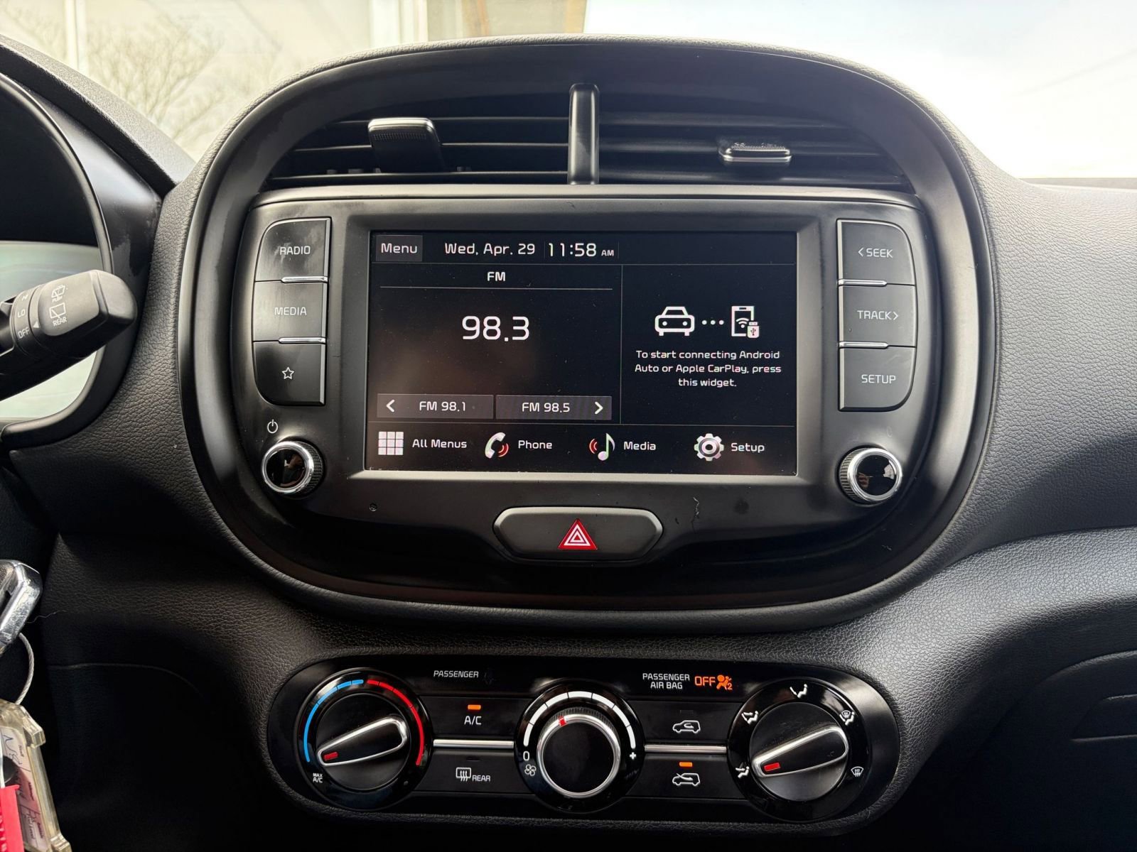 Used 2025 Kia Soul LX w/ LX Technology Package FWD image 17