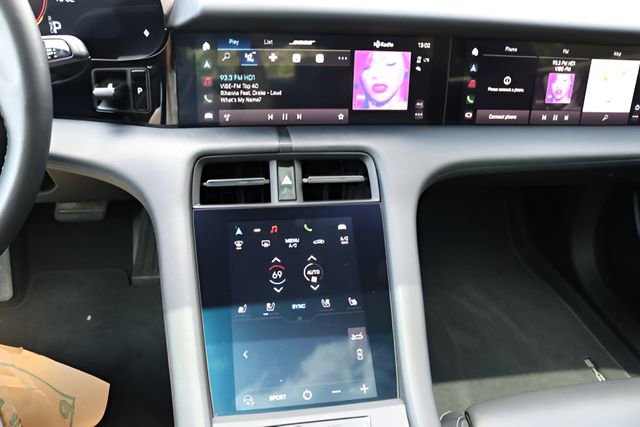 Used 2022 Porsche Taycan image 22