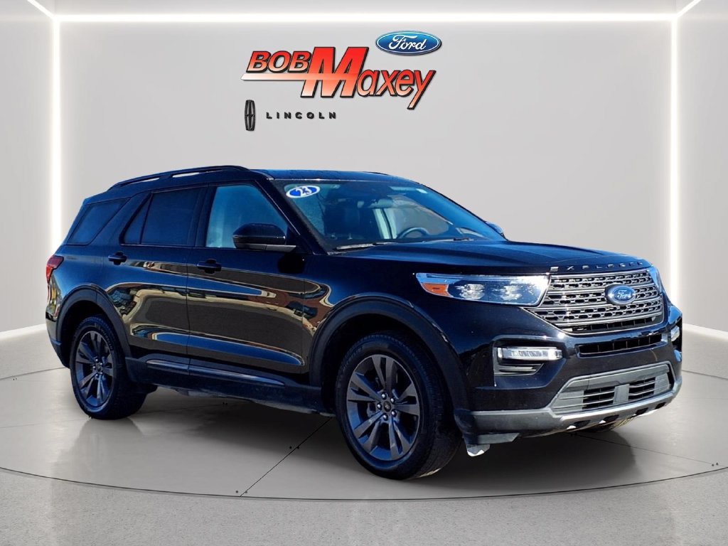Used 2023 Ford Explorer XLT w/ Equipment Group 202A AWD/4WD image 3