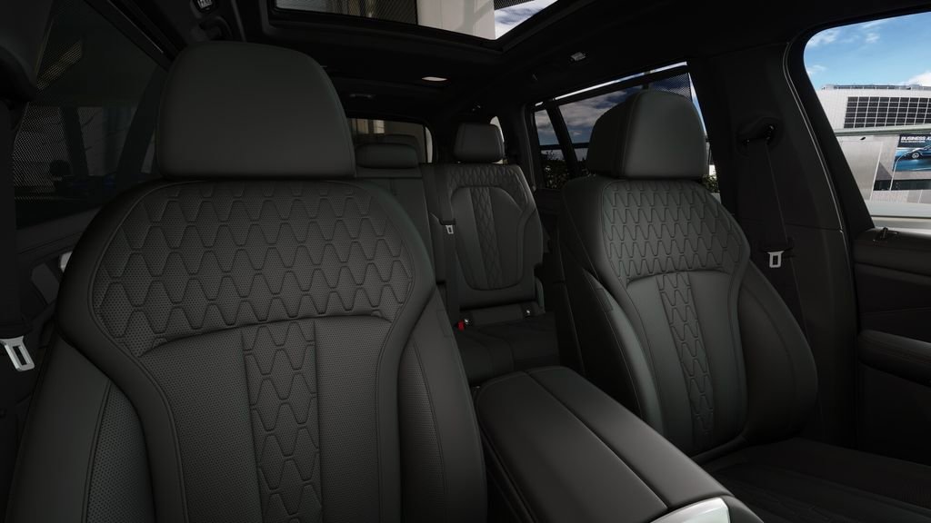 Used 2026 BMW X7 M60i image 39