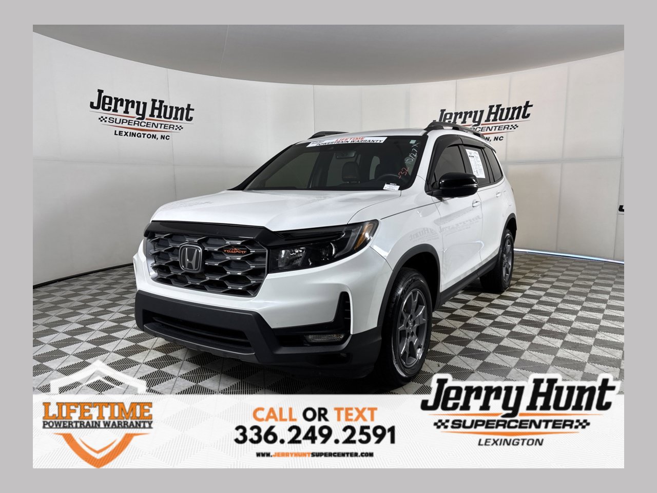 Used 2024 Honda Passport TrailSport image 1