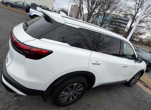 Used 2025 INFINITI QX60 Pure image 3