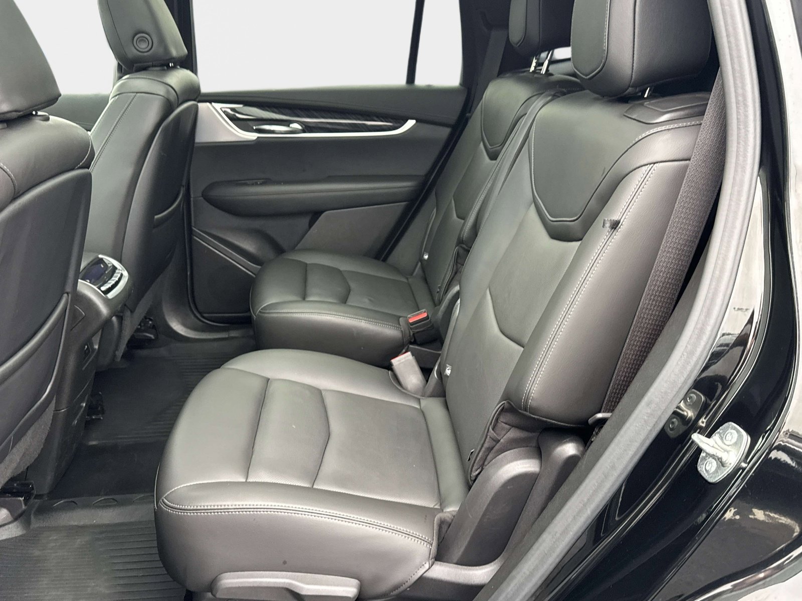 Used 2024 Cadillac XT6 Premium Luxury w/ LPO, Floor Liner Package AWD/4WD image 16