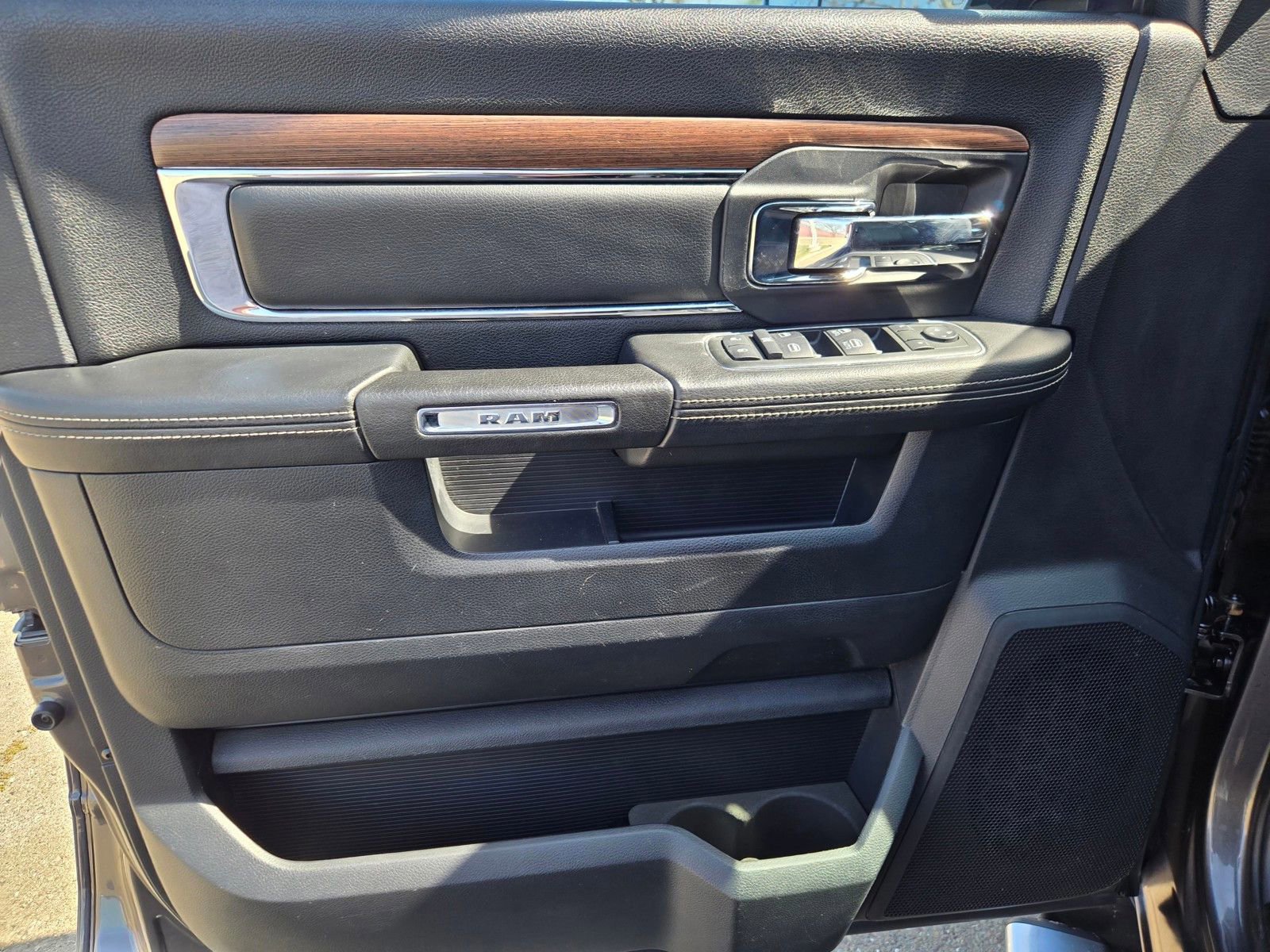 Used 2014 RAM 2500 Laramie w/ Convenience Group image 14