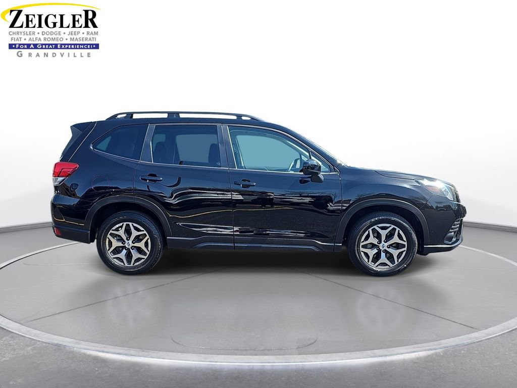 Used 2022 Subaru Forester Premium AWD/4WD image 4