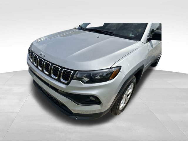 Used 2024 Jeep Compass Latitude AWD/4WD image 26