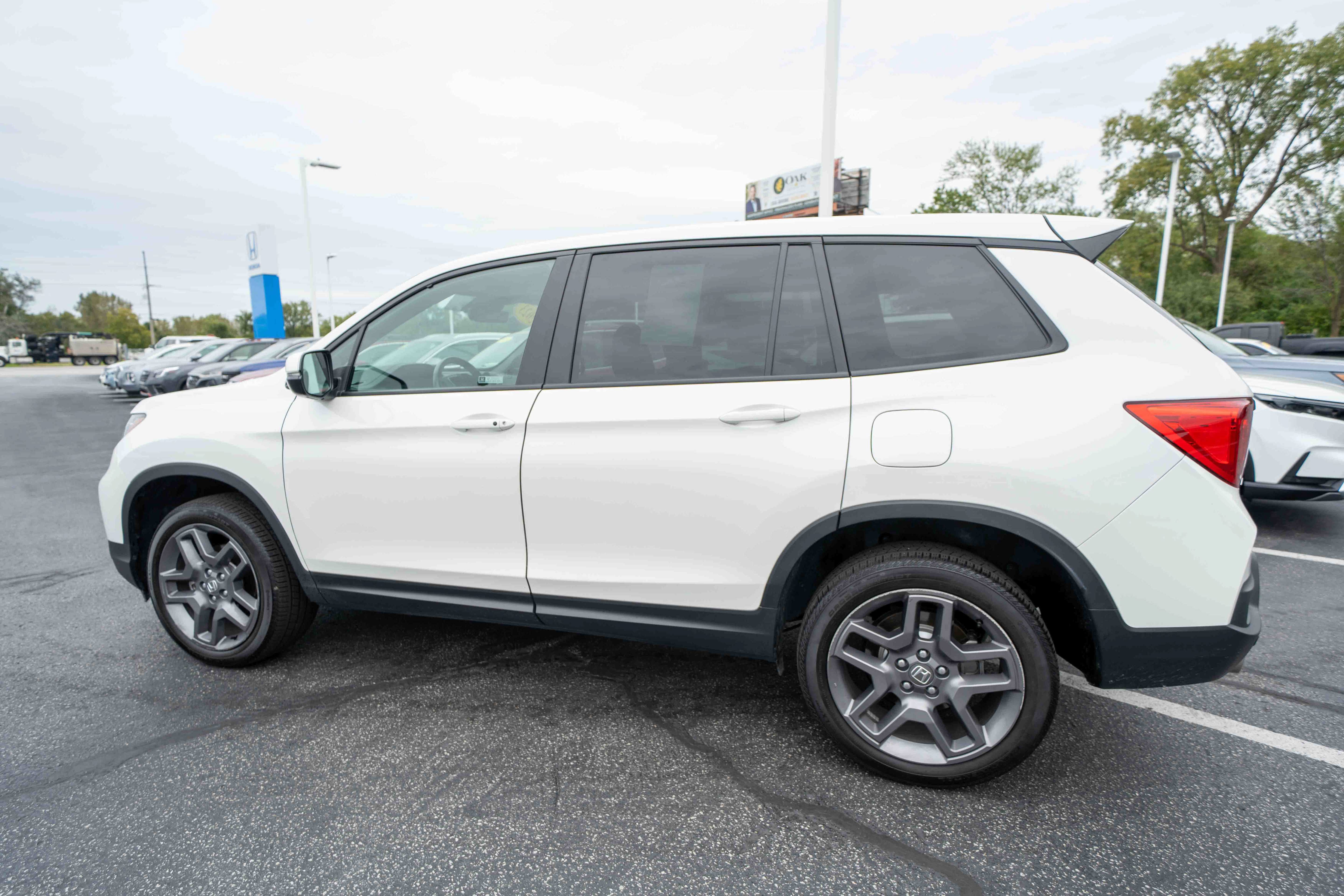 Used 2023 Honda Passport EX-L image 4