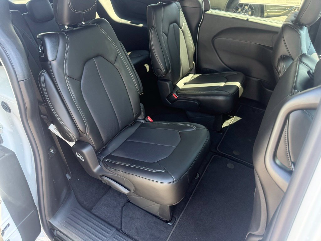 New 2027 Chrysler Pacifica Select w/ Family Tech Group FWD image 51