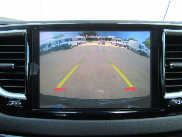 Used 2024 Chrysler Pacifica Touring-L FWD image 9