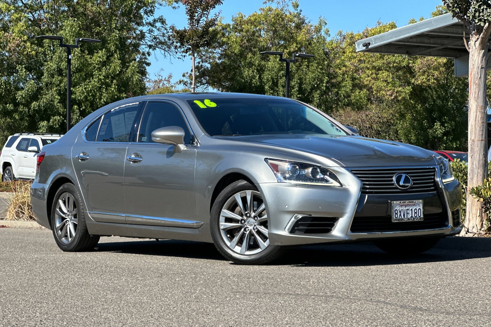 Used 2016 Lexus LS 460 w/ Comfort Package RWD image 2