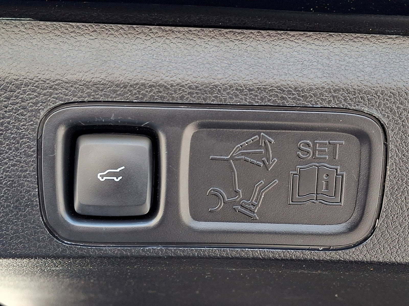 Certified 2020 Lincoln Navigator Reserve w/ Luxury Package image 29