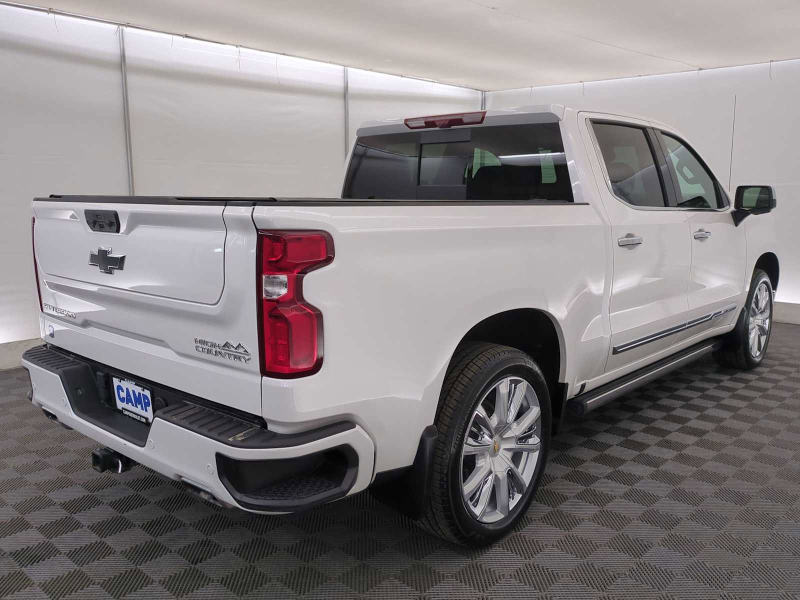 Used 2024 Chevrolet Silverado 1500 High Country w/ High Country Premium Package AWD/4WD image 6