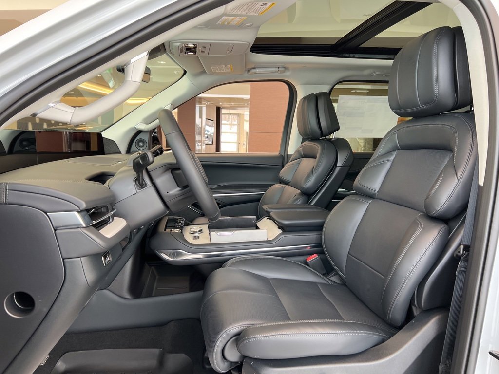 New 2025 Lincoln Navigator L Reserve image 27