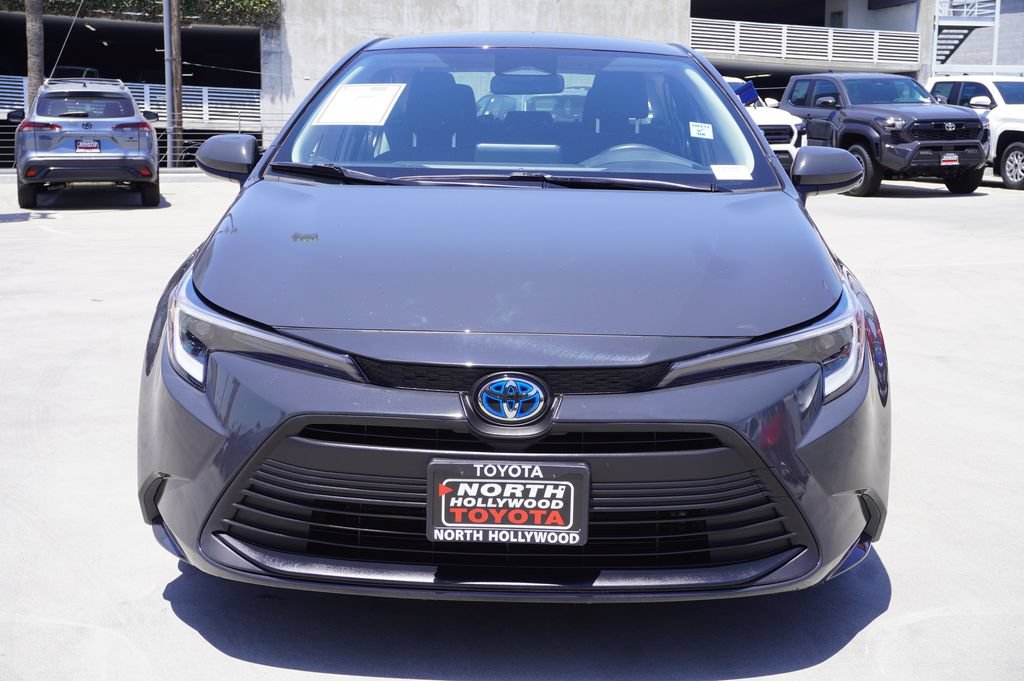 Certified 2025 Toyota Corolla LE FWD image 3