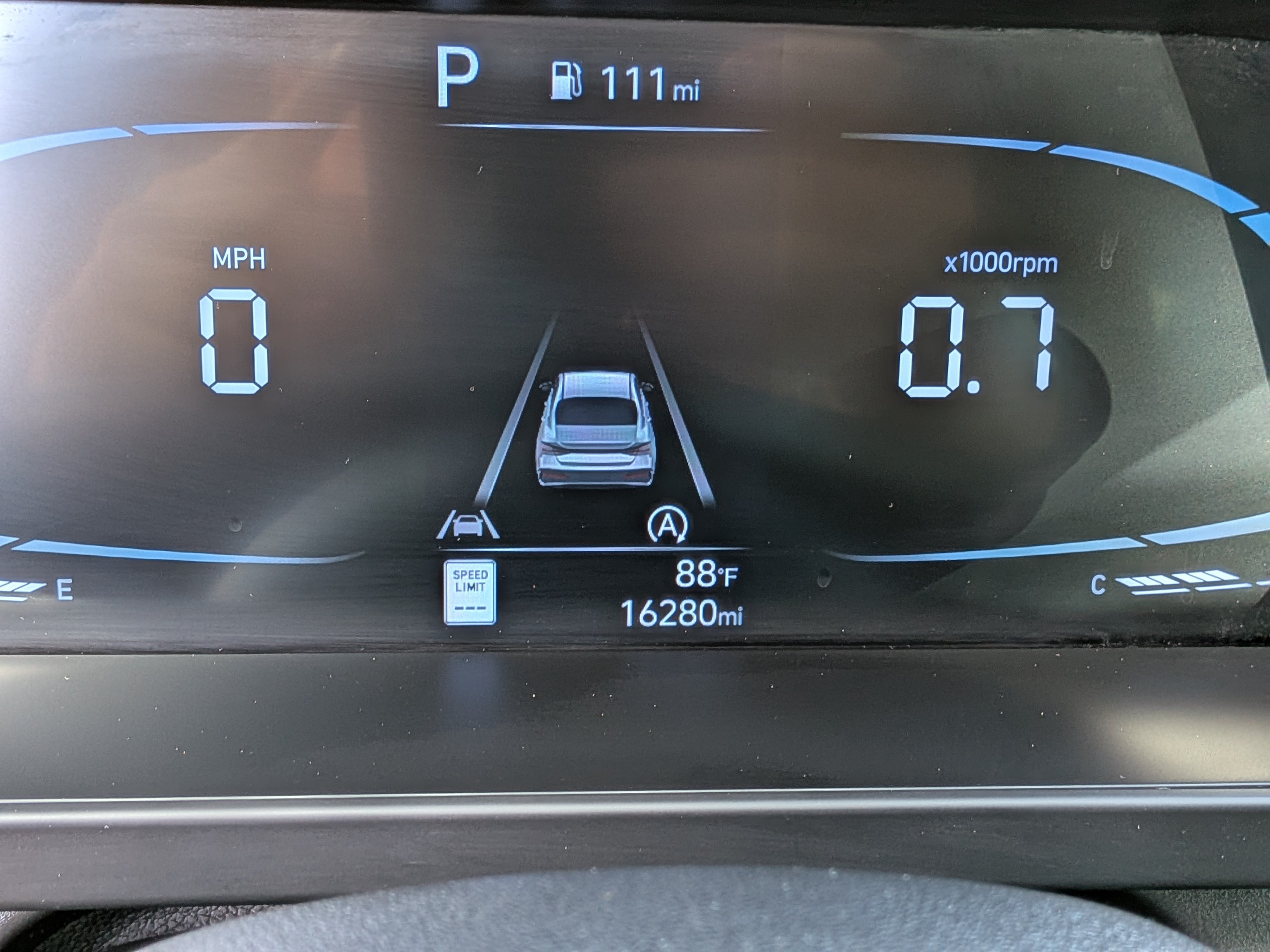 Used 2024 Hyundai Elantra SE FWD image 27