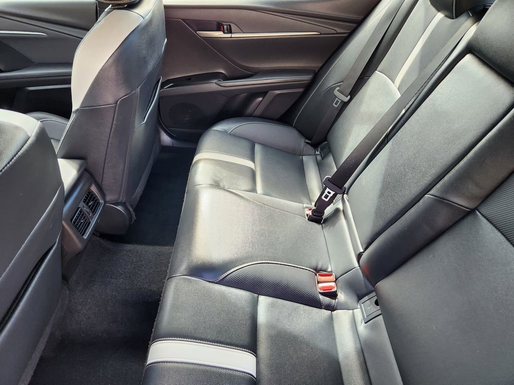 Used 2025 Toyota Camry SE image 12